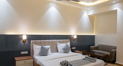 HOTEL MEENA RESIDENTIAL PALACE Room Type - Super Deluxe Room with Balcony