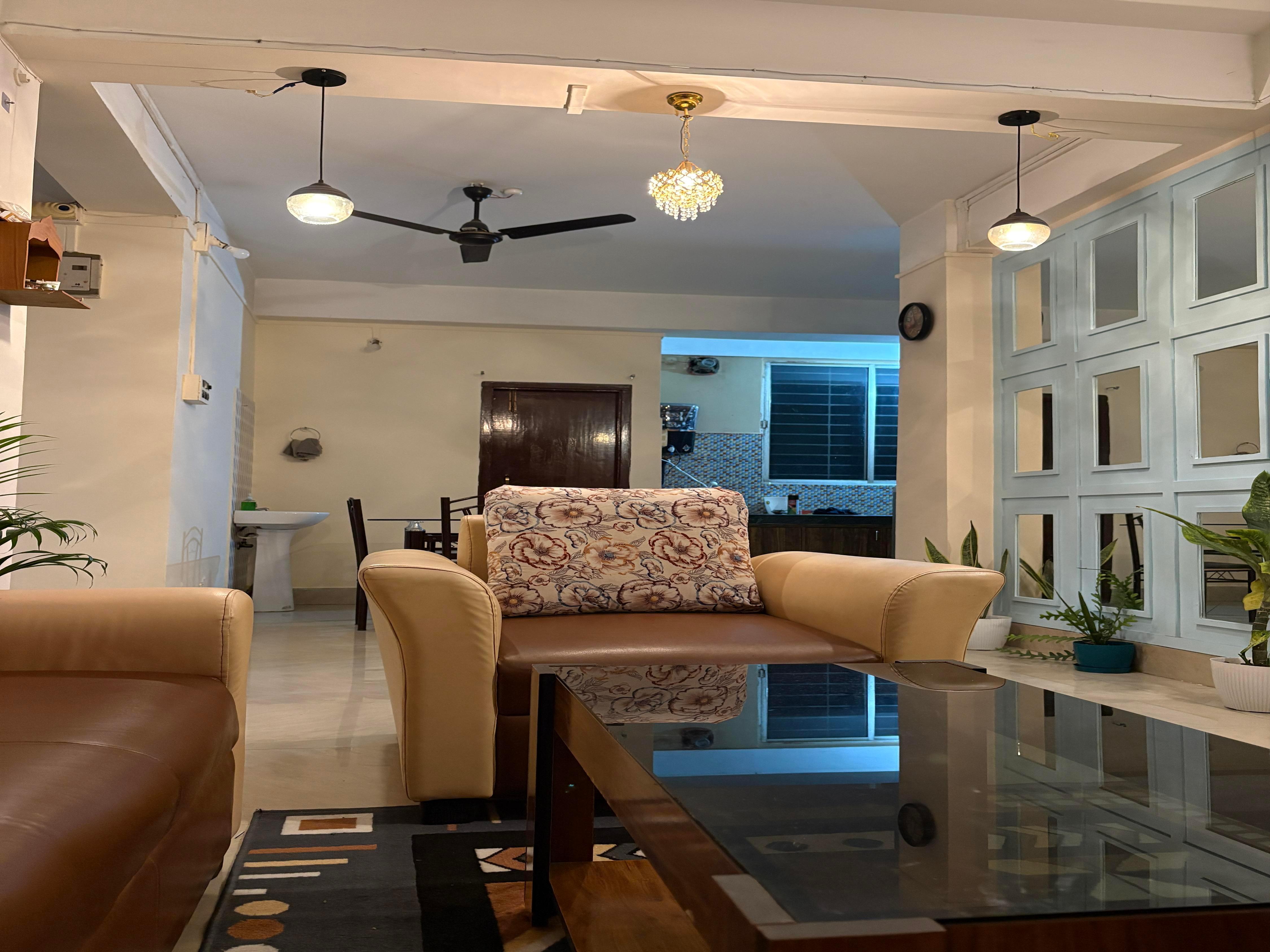 eVara homEs unit 2 - Tap to explore photos