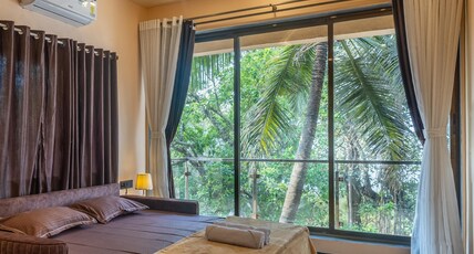 Breezenx Room Type - Sea View room with Balcony