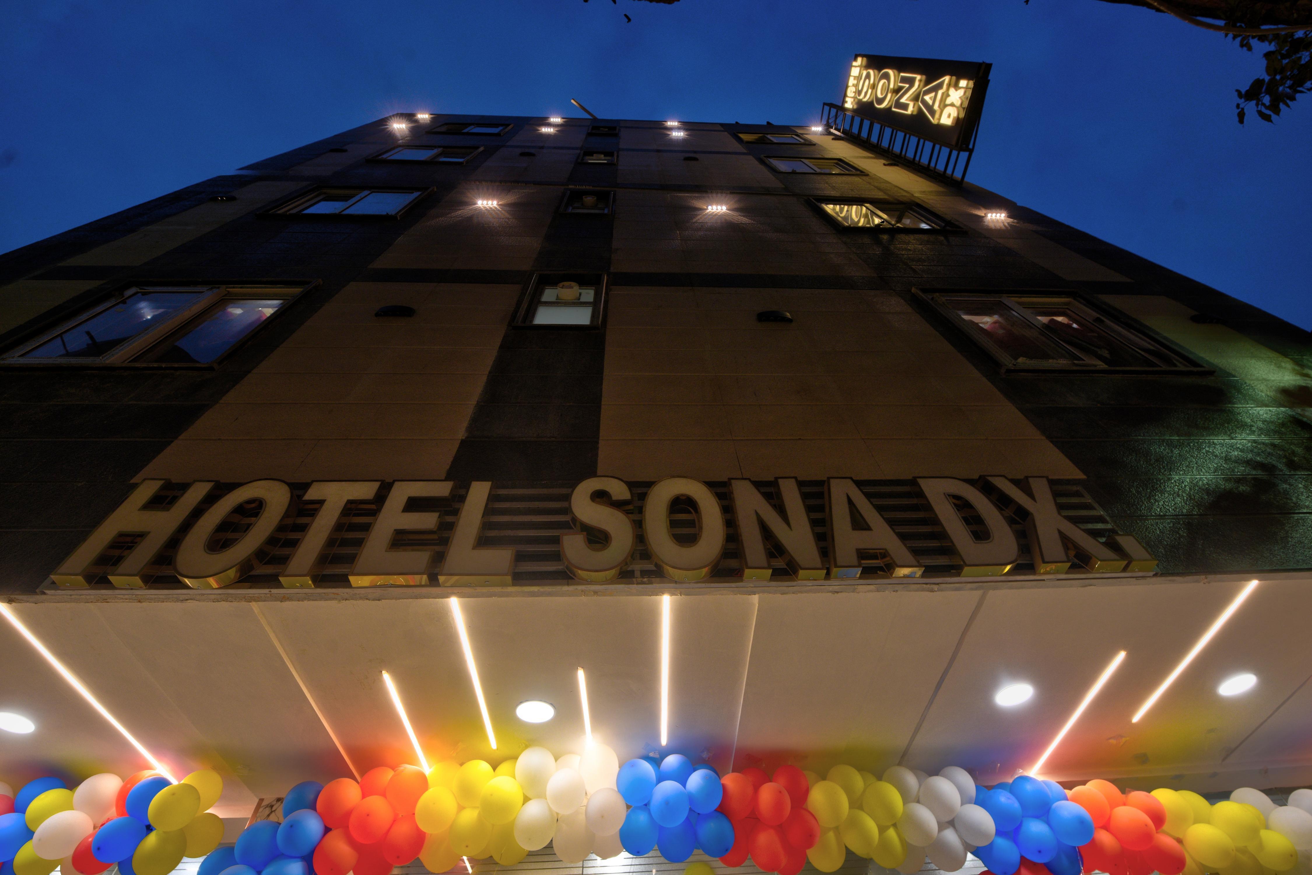 Hotel Sona Deluxe @ 2 min walk from New Delhi Railway Station - Tap to explore photos