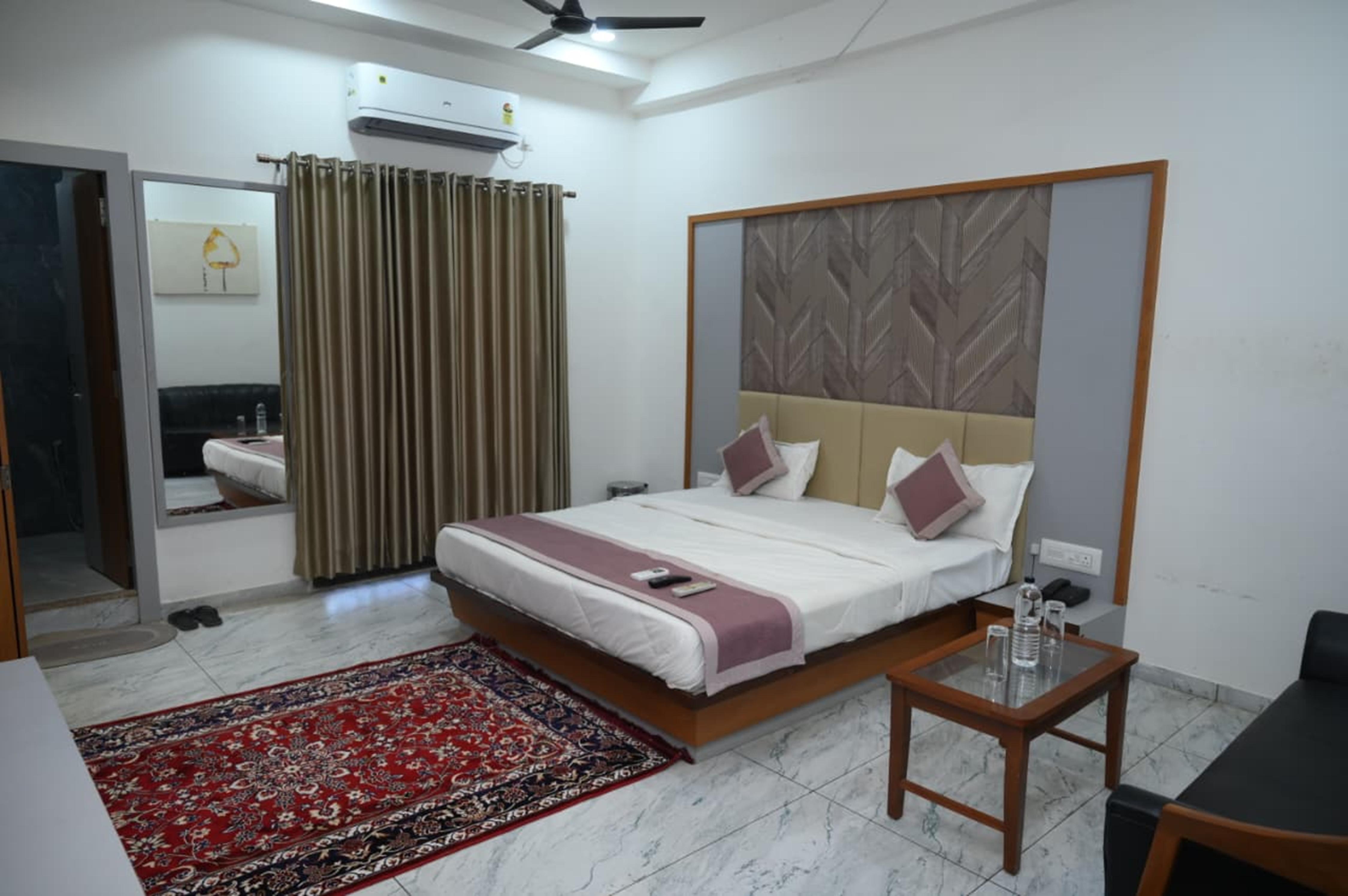 DWARKADHISH GUEST HOUSE Room Type - Super Deluxe Room