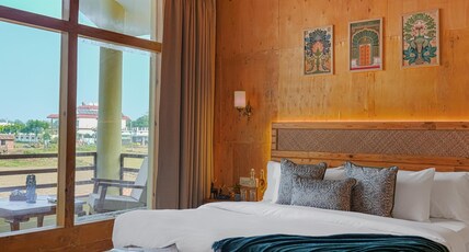 Manovan Resort Room Type - Premium Room with Balcony