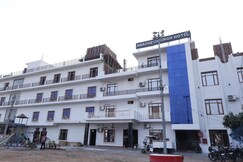New Awadhesh Singh Hotel (M/S Singh Dhaba)