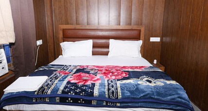 New Awadhesh Singh Hotel (M/S Singh Dhaba) Room Type - Deluxe Rooms