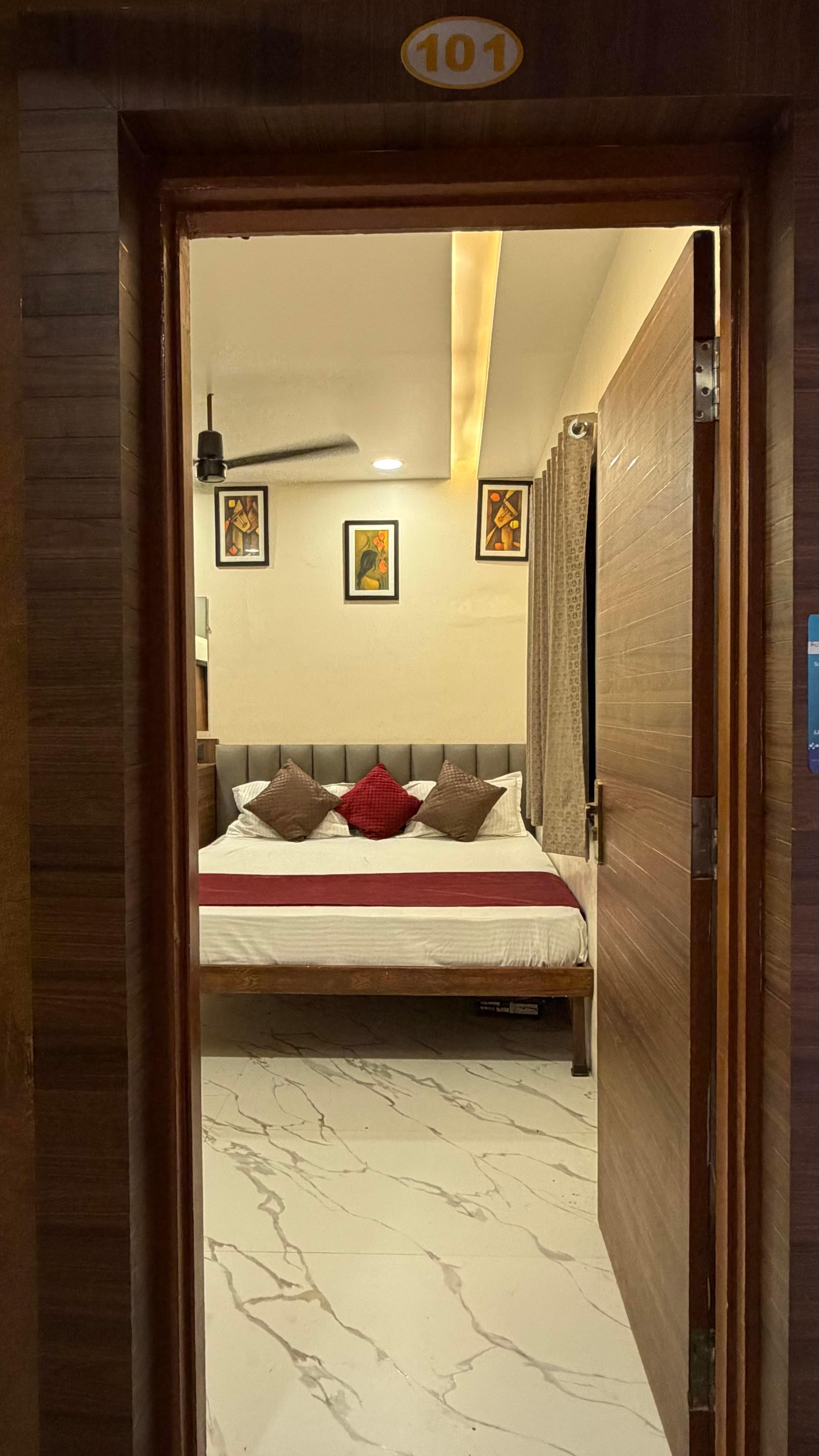 Hotel Gurukripa Palace - Tap to explore photos