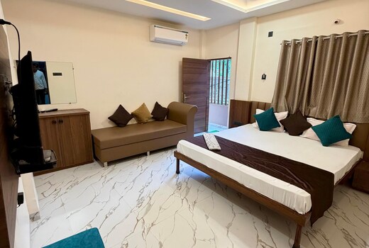 Hotel Gurukripa Palace