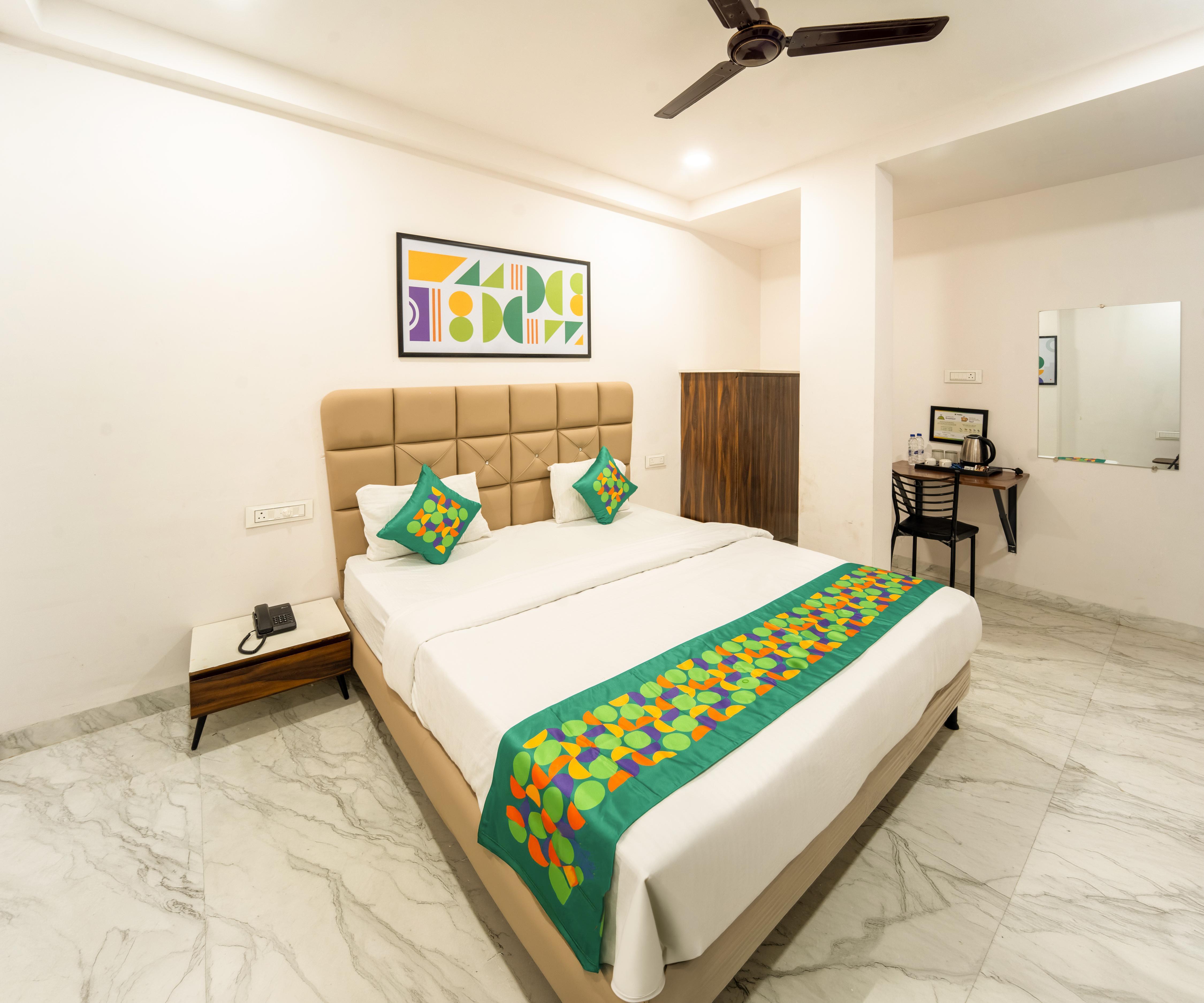 Treebo Shridhar Stay, 2.6 km from Indore Junction