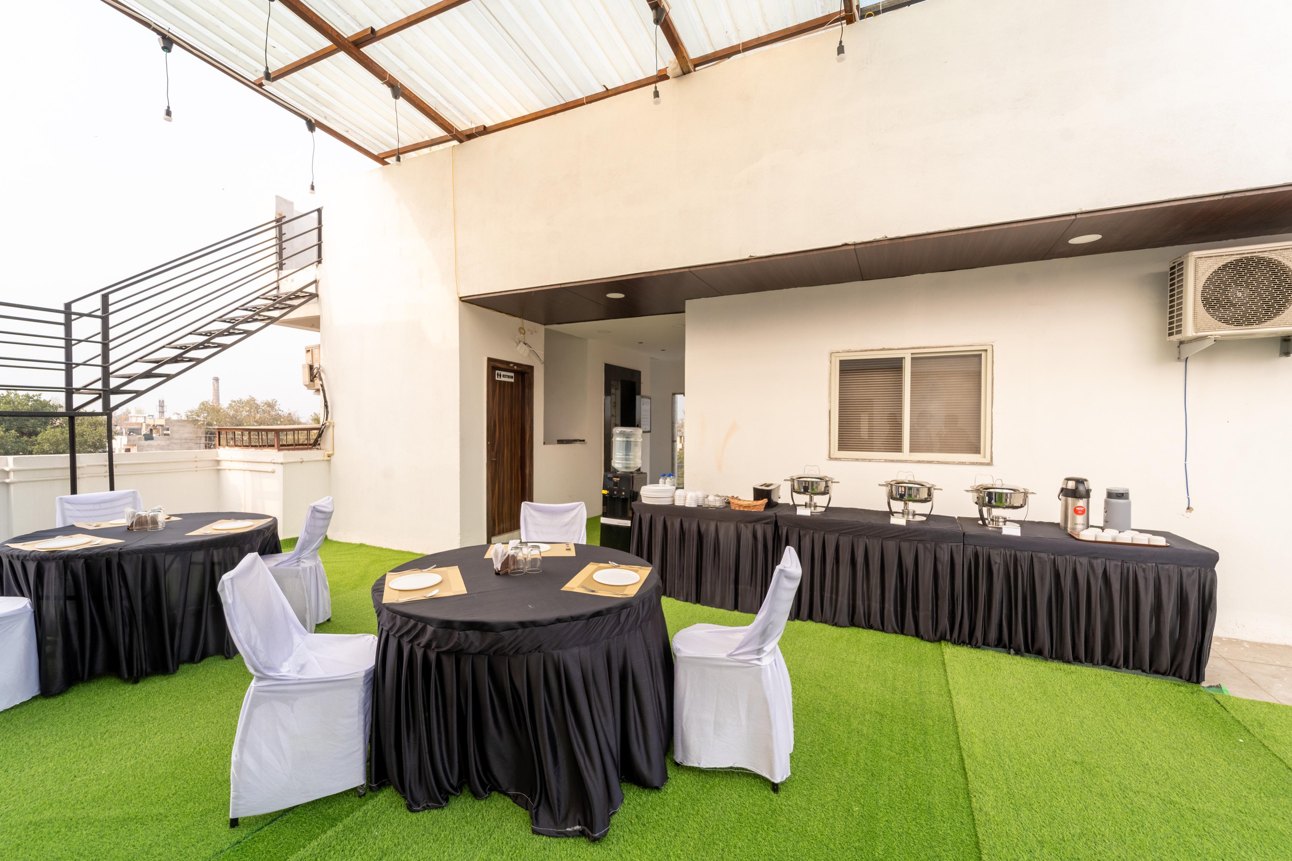 Treebo Shridhar Stay, 2.6 km from Indore Junction - Tap to explore photos
