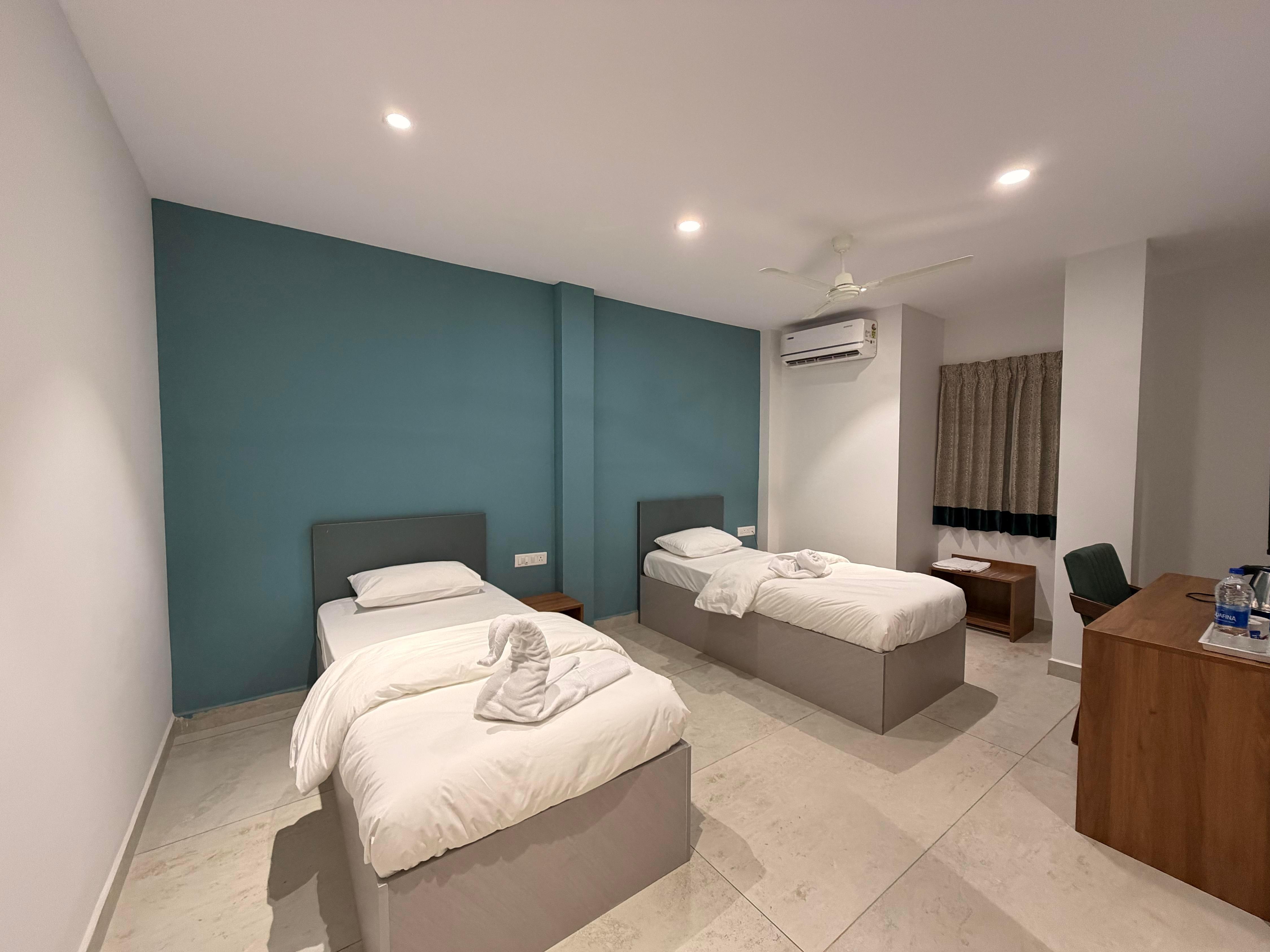 Hotel Hitech Delite Room Type - Deluxe Twin Room AC