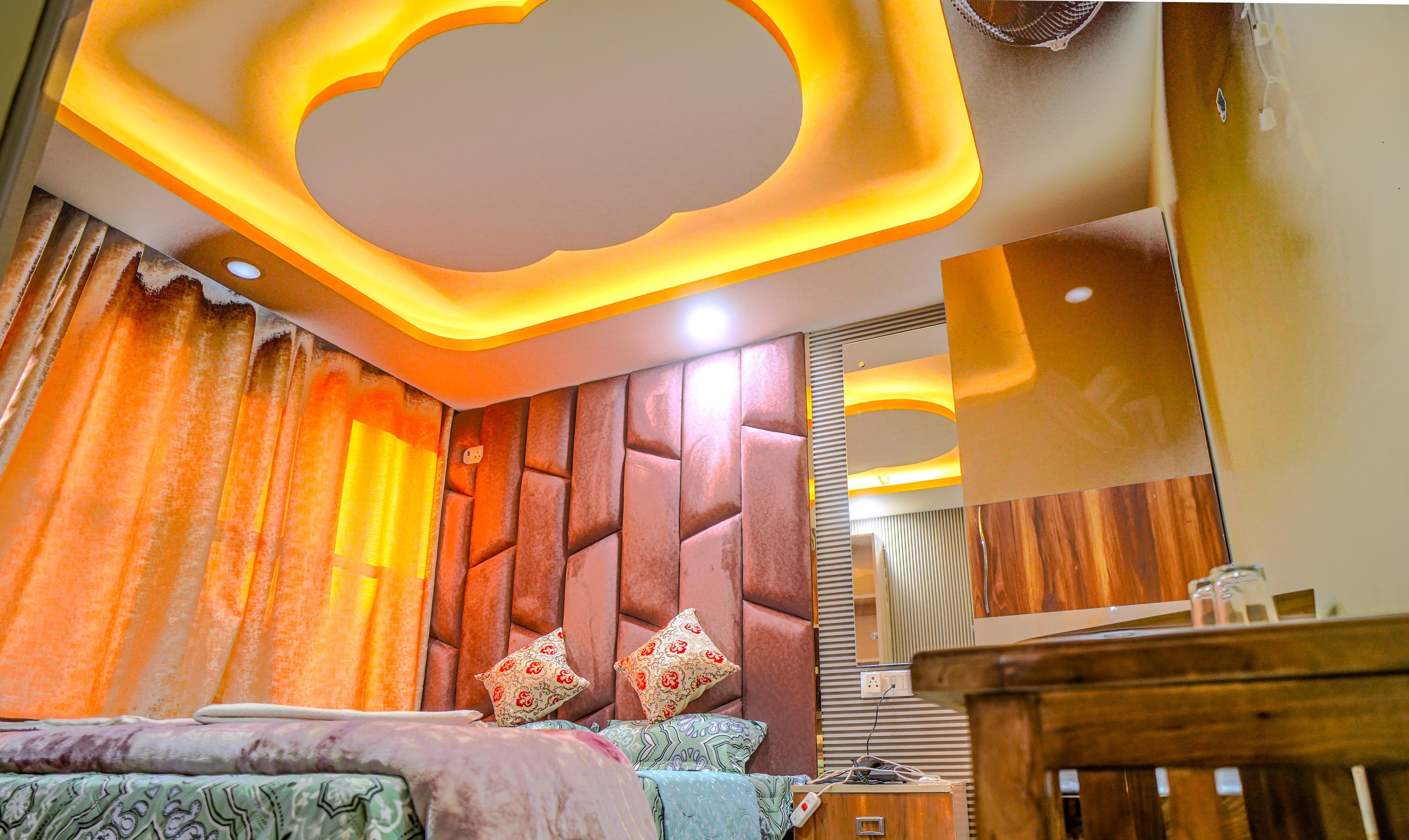 Hotel Sahil, City Centre - Lal Chowk Room Type - Deluxe Room-King Bed