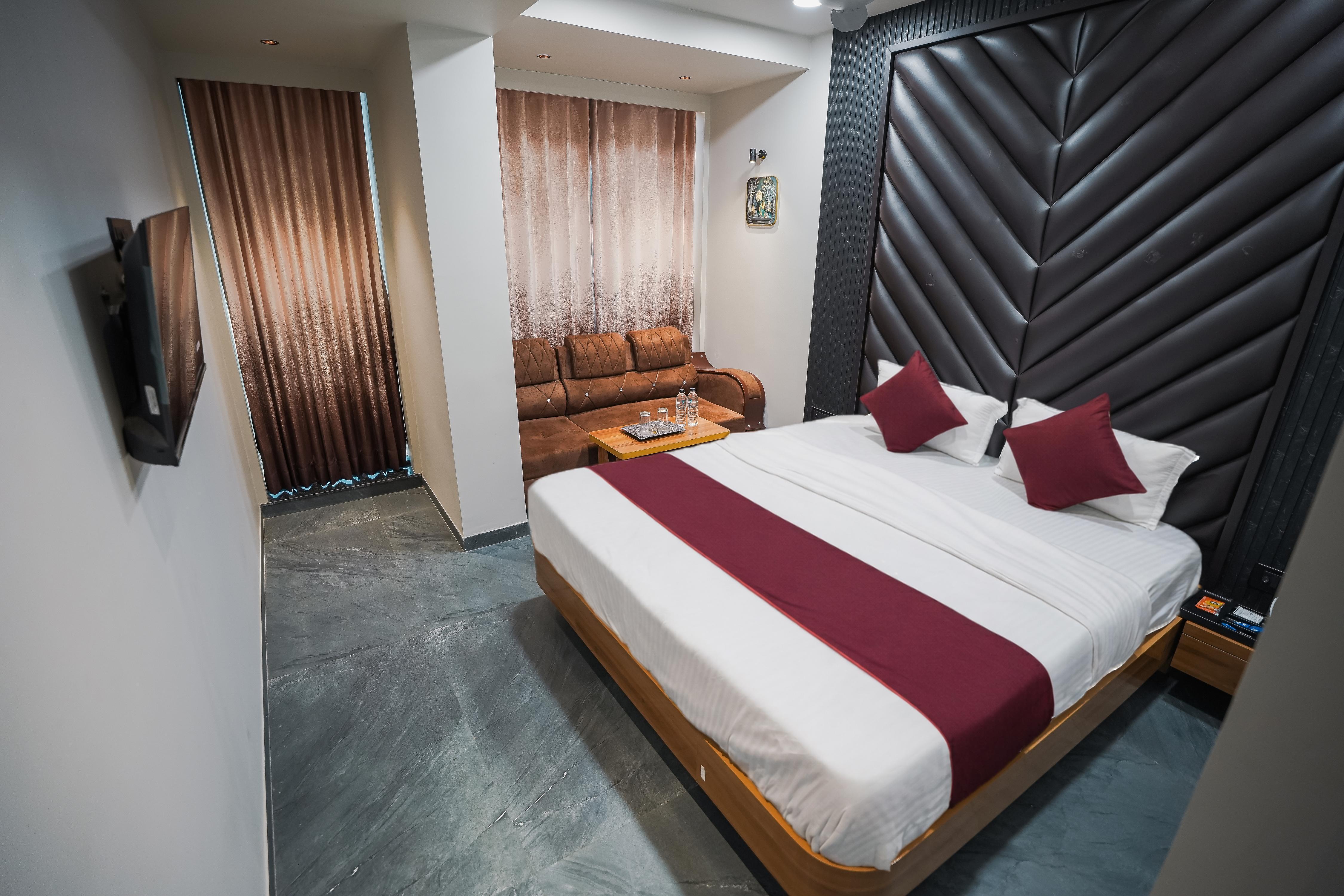 Hotel The Avanta - Gandhinagar - Tap to explore photos