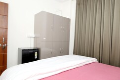 Cozy Room  Adjacent Private Bathroom  Near Parking