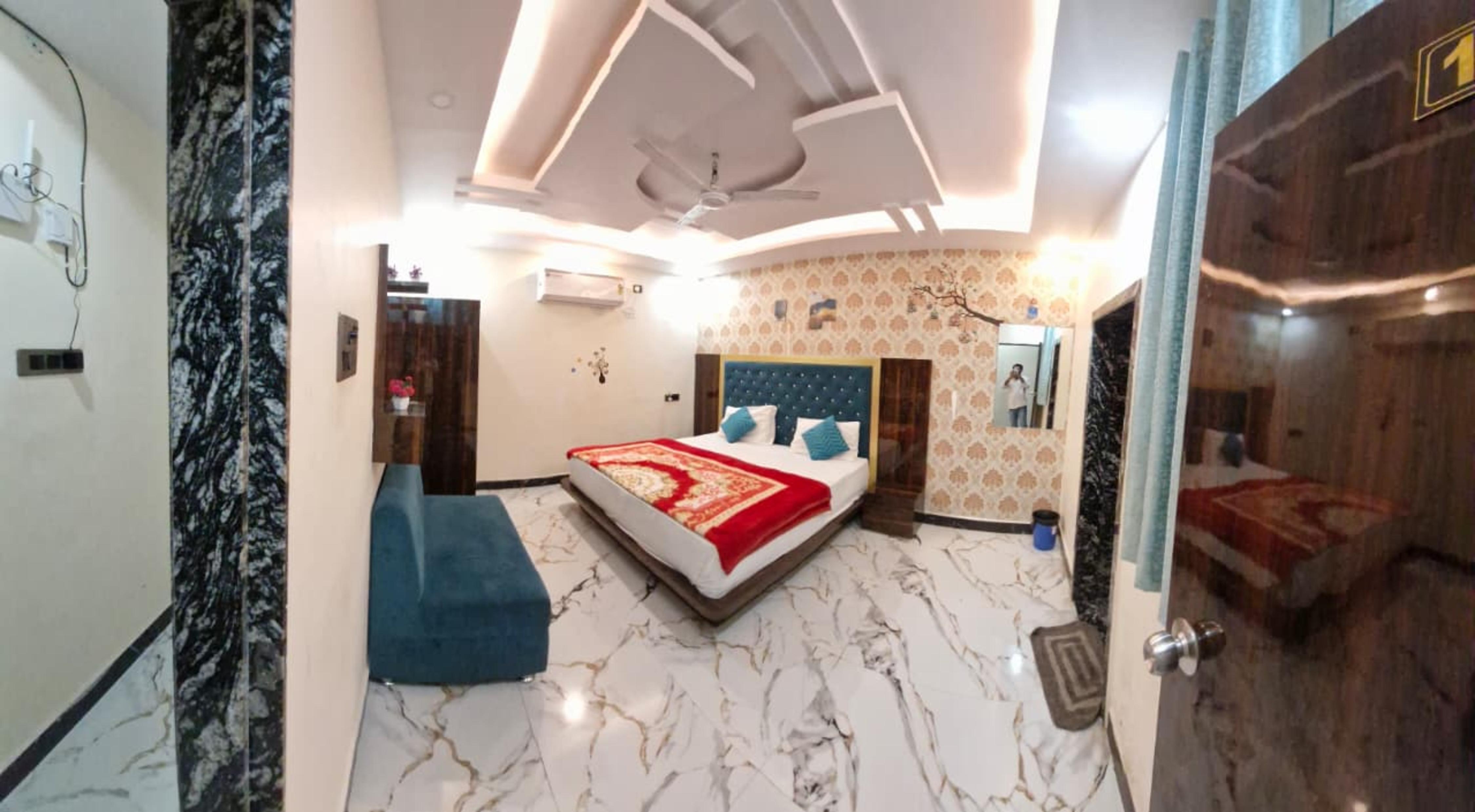 Hotel Meri & Residency