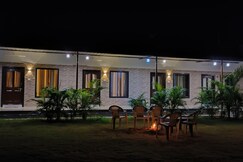 1 room and garden peace of the jawai jungle