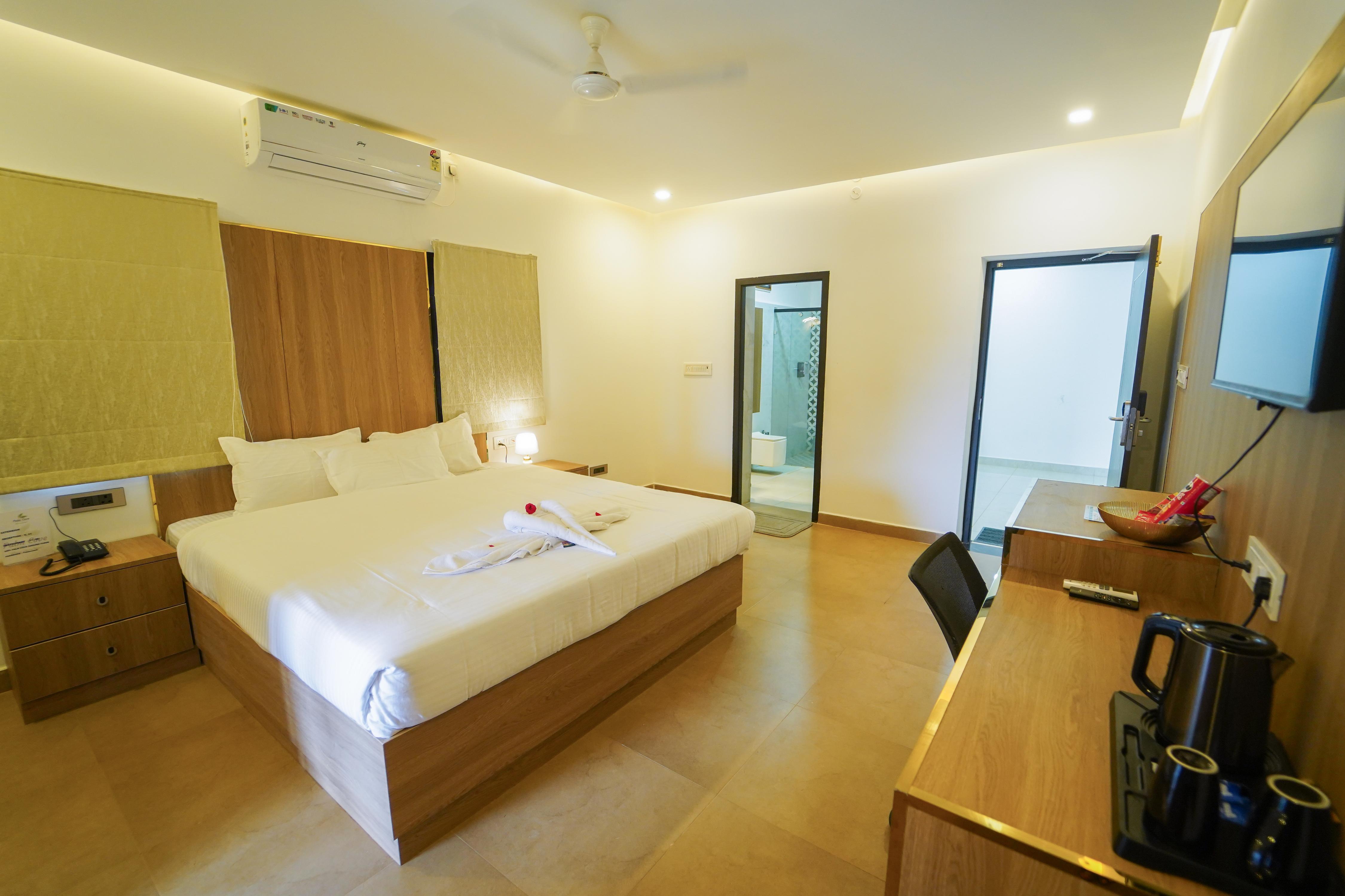 PALM COVE RESORT & SPA - Tap to explore photos
