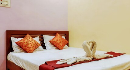 HOTEL AMRAPALI Room Type - Deluxe AC Room