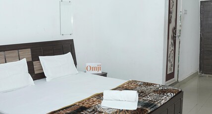Omji Ashram Varanasi | Near Jageshwar Mahadev Room Type - Standard Double Room (Non-AC)