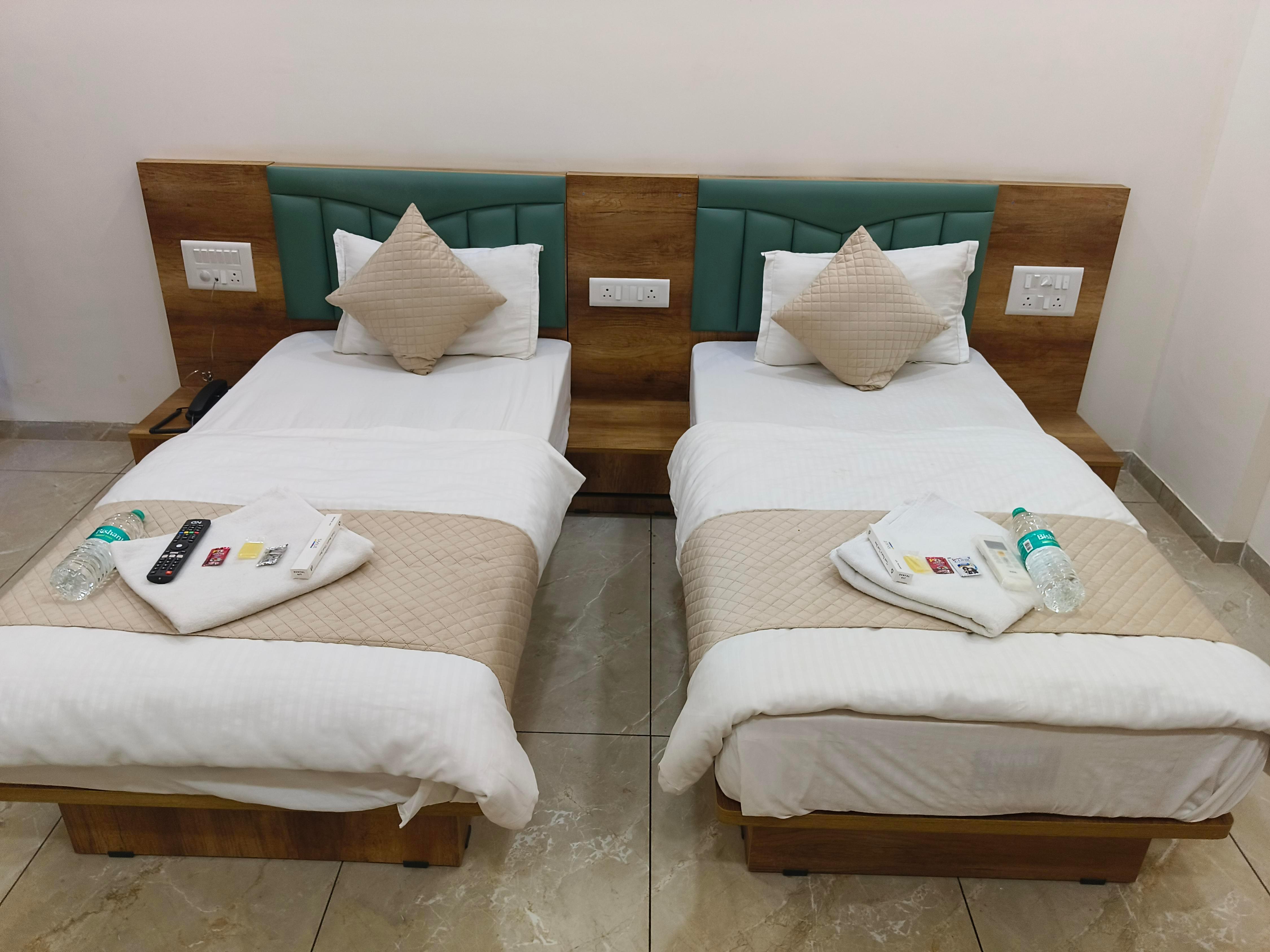 Hotel Crown Inn Room Type - Separate Bed Room