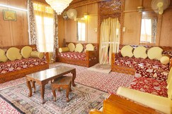Mumtaz Palace Houseboats
