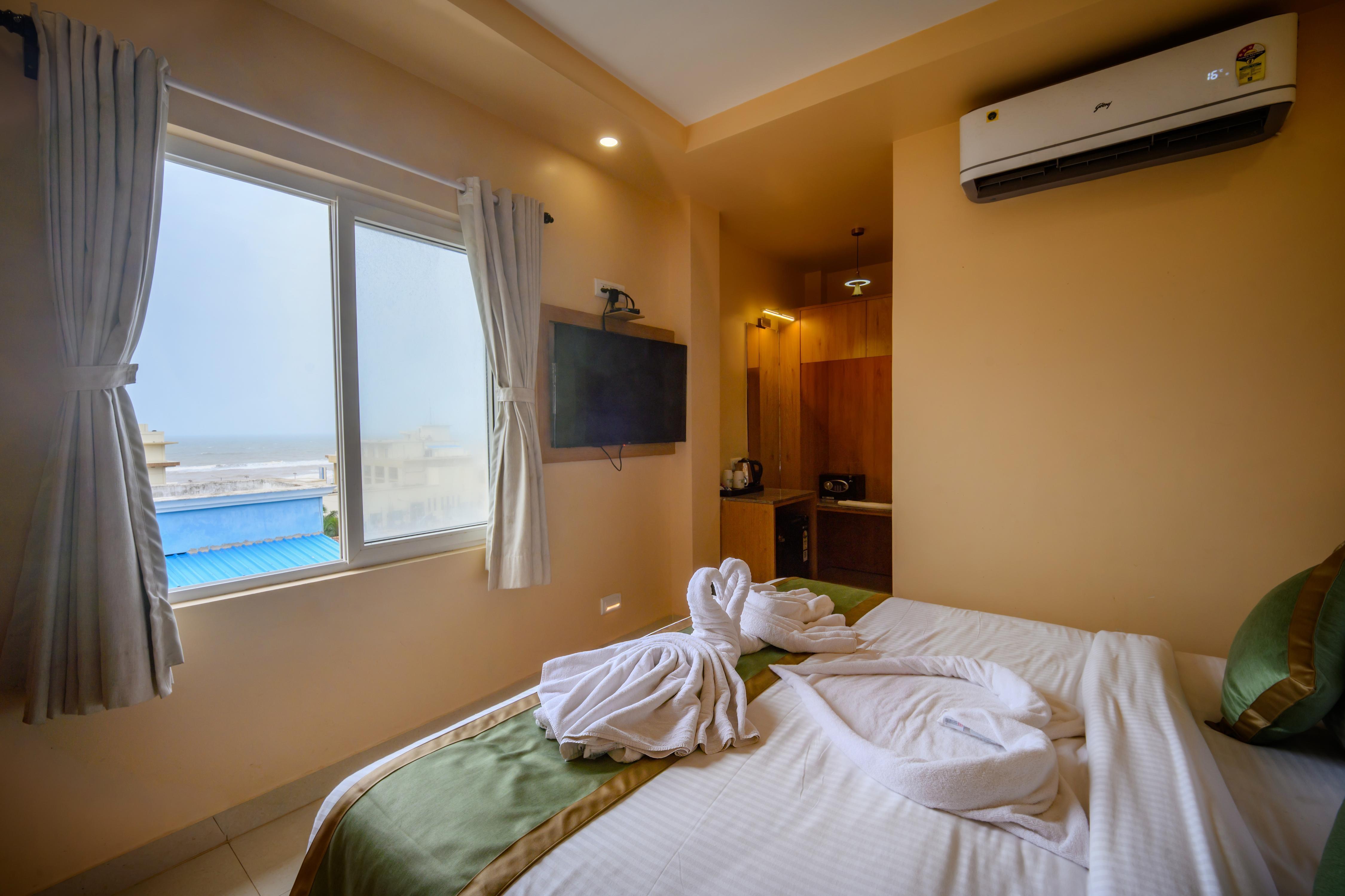 WORMWOOD SYNERGY HOTELS LA BELA - Tap to explore photos