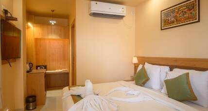 WORMWOOD SYNERGY HOTELS LA BELA Room Type - Standard Room WORMWOOD SYNERGY HOTELS LA BELA Room Type - Standard Room