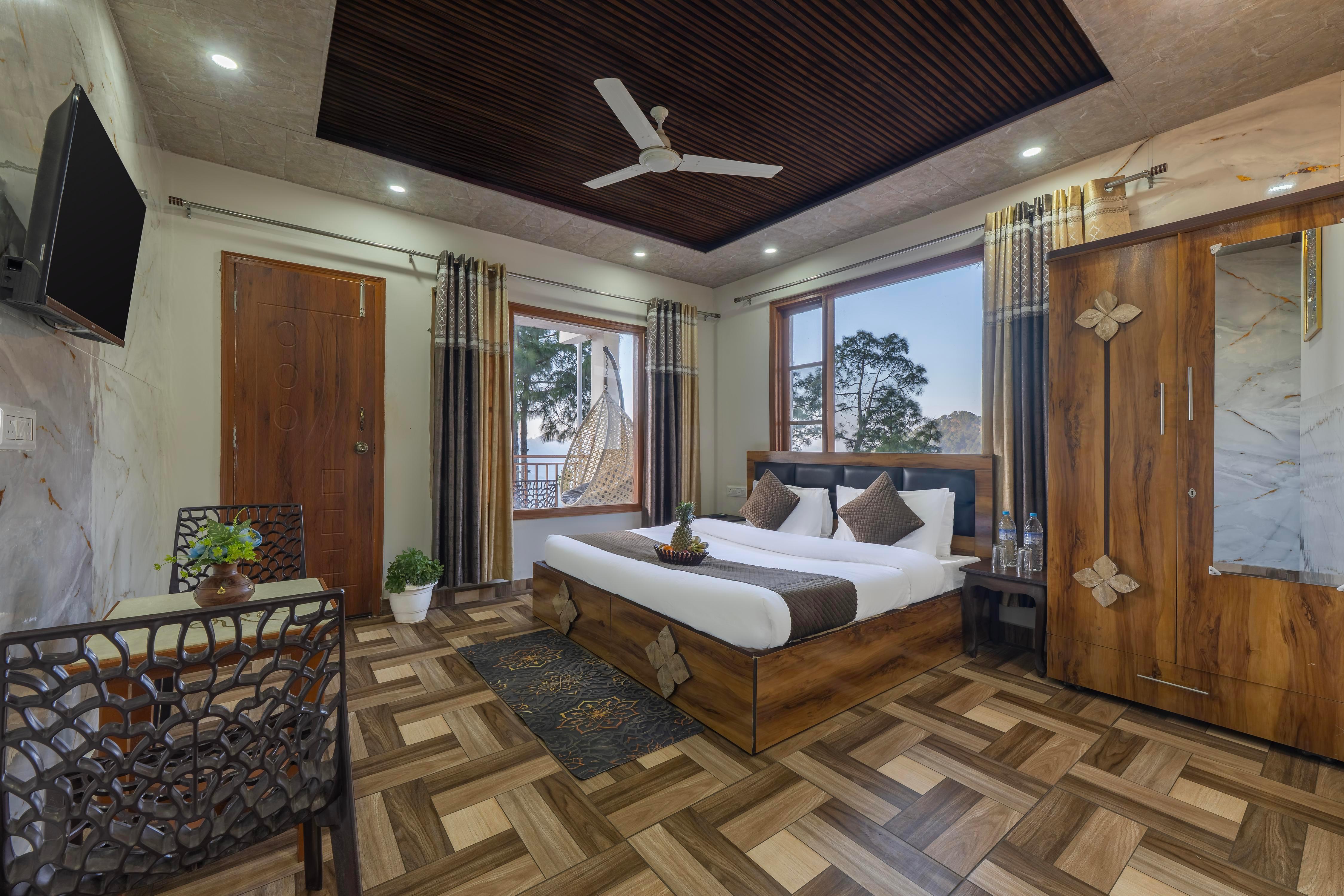 Sun Pine Villa by Splendid Retreat Hotels - Tap to explore photos