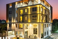 The Belita Hotel, Indor