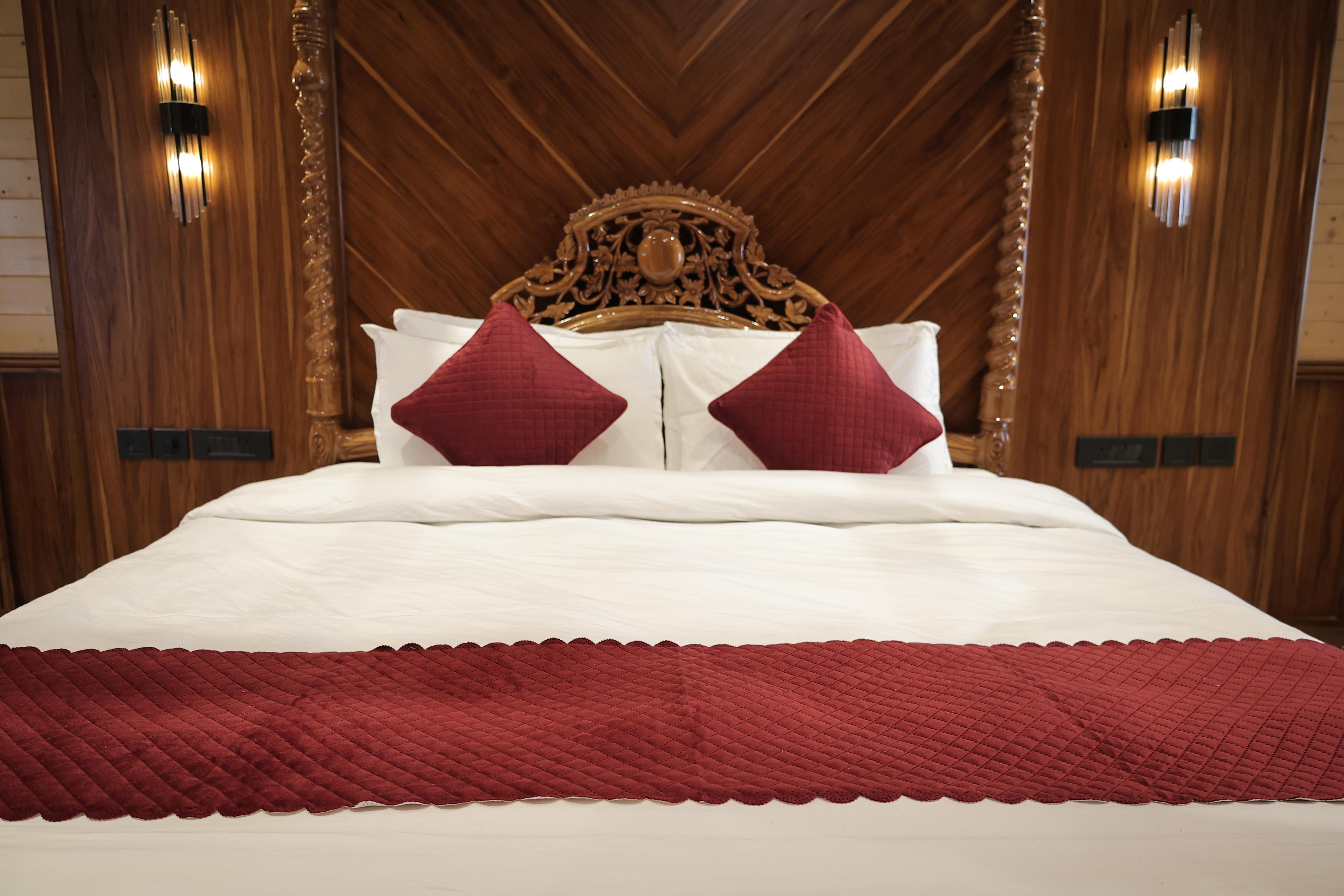 Namaste Corbett Resorts & Spa Room Type - Bliss Bloom Suite