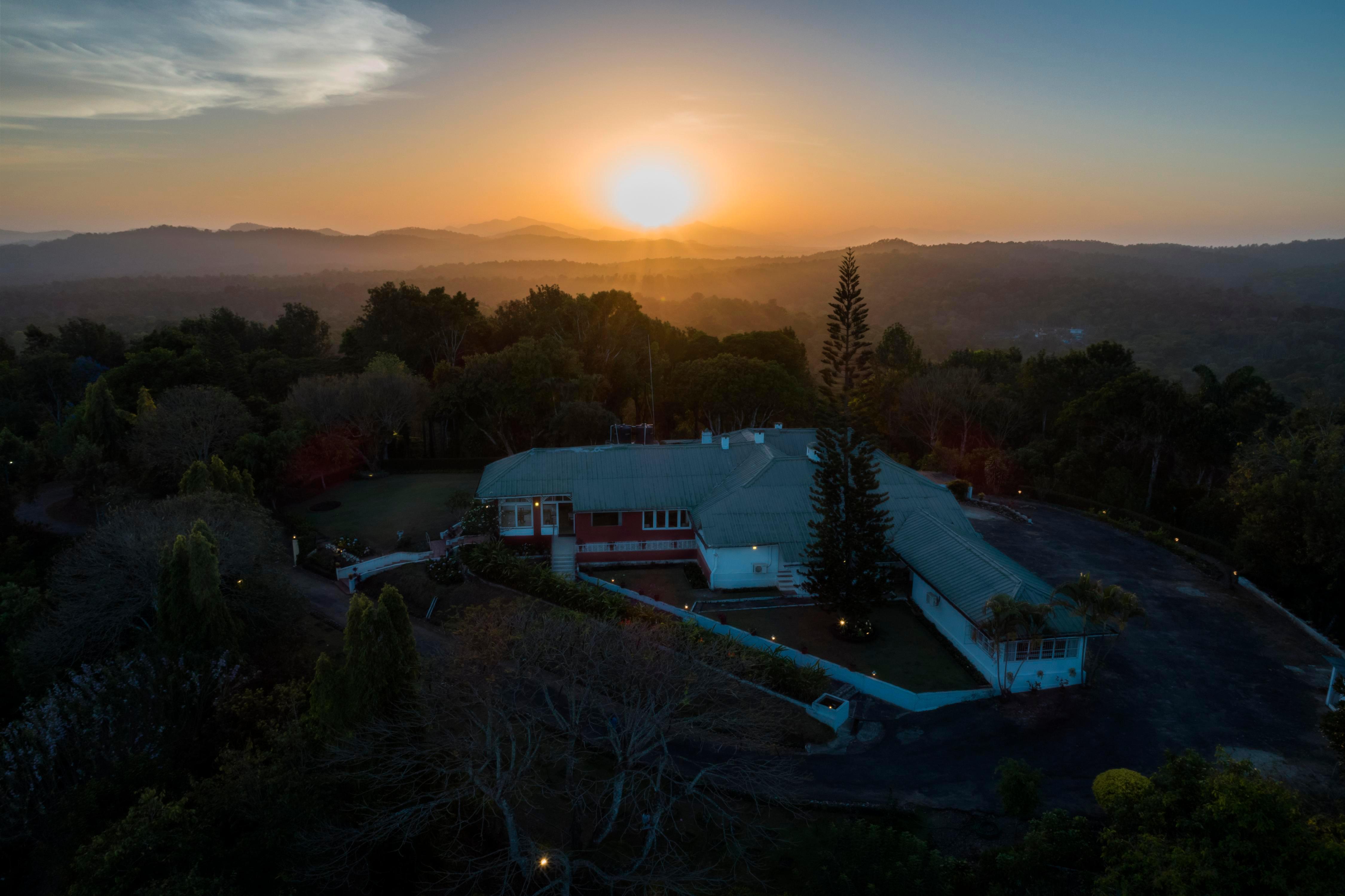 ama Stays & Trails - Pollibetta Bungalow, Coorg