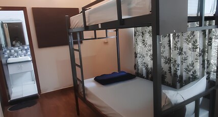 Beedu Stays - Backpackers Hostel Mysore Room Type - 2 Bed AC Private Dorm (With Bunk Bed)