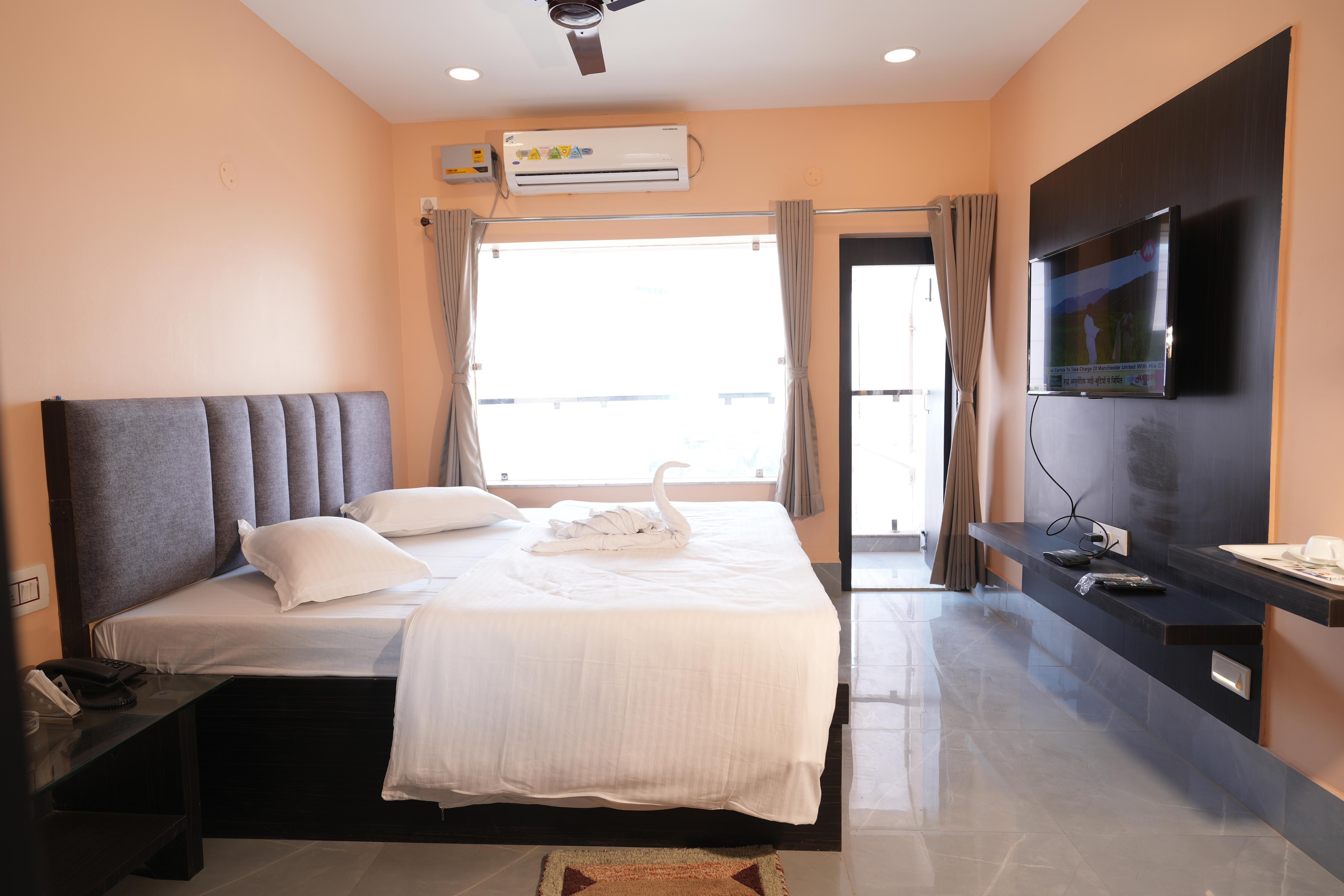 Hotel Sagar Priya Room Type - Deluxe Front Sea View