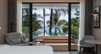 Radisson Blu Resort Phuket, Mai Khao Beach Room Type - Superior Room - Ocean Front with Pool