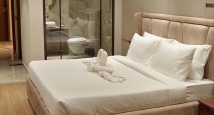 MAJESTIC CASTLE Room Type - Deluxe Room