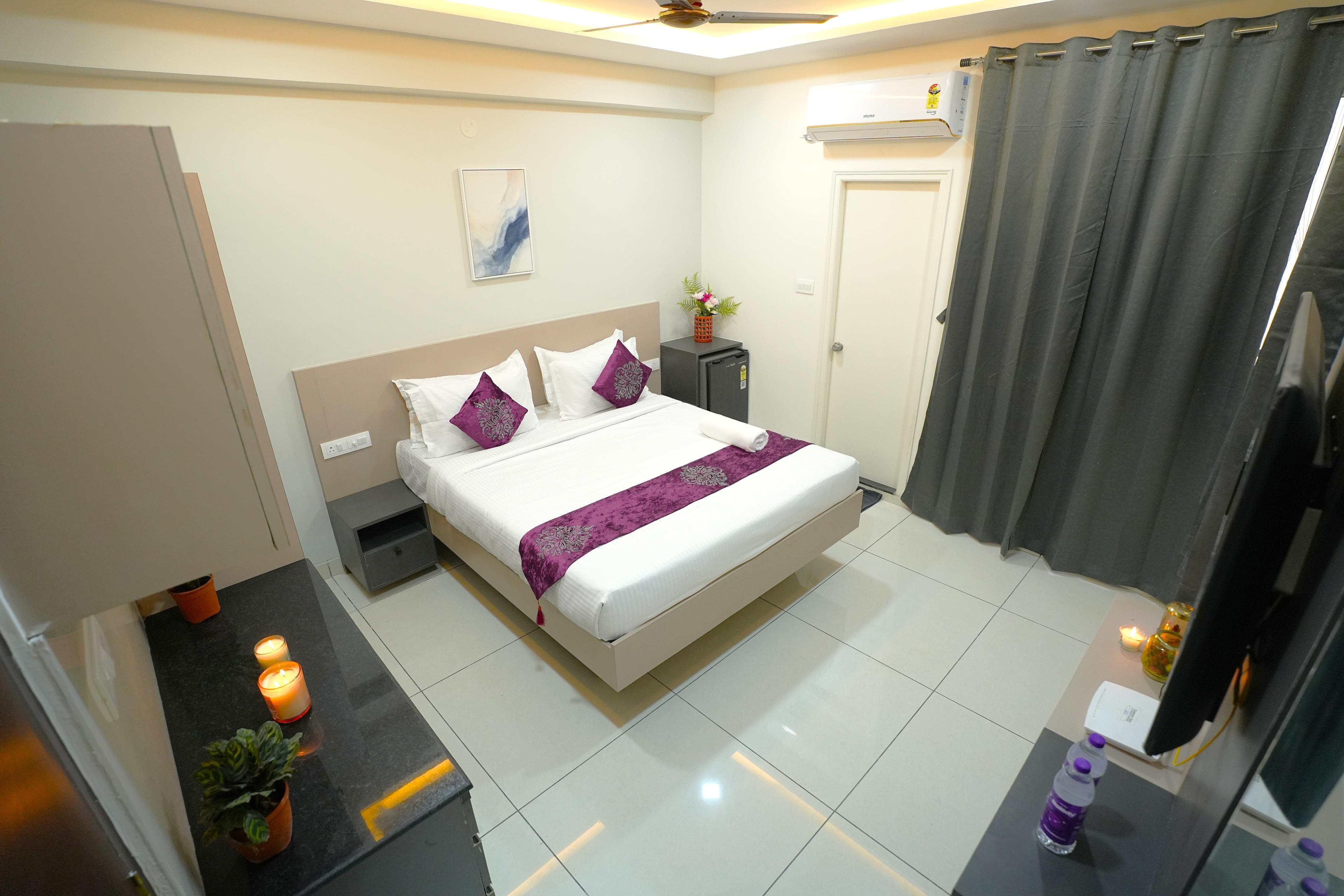 Hotel Flamount Arka Studios - Tap to explore photos