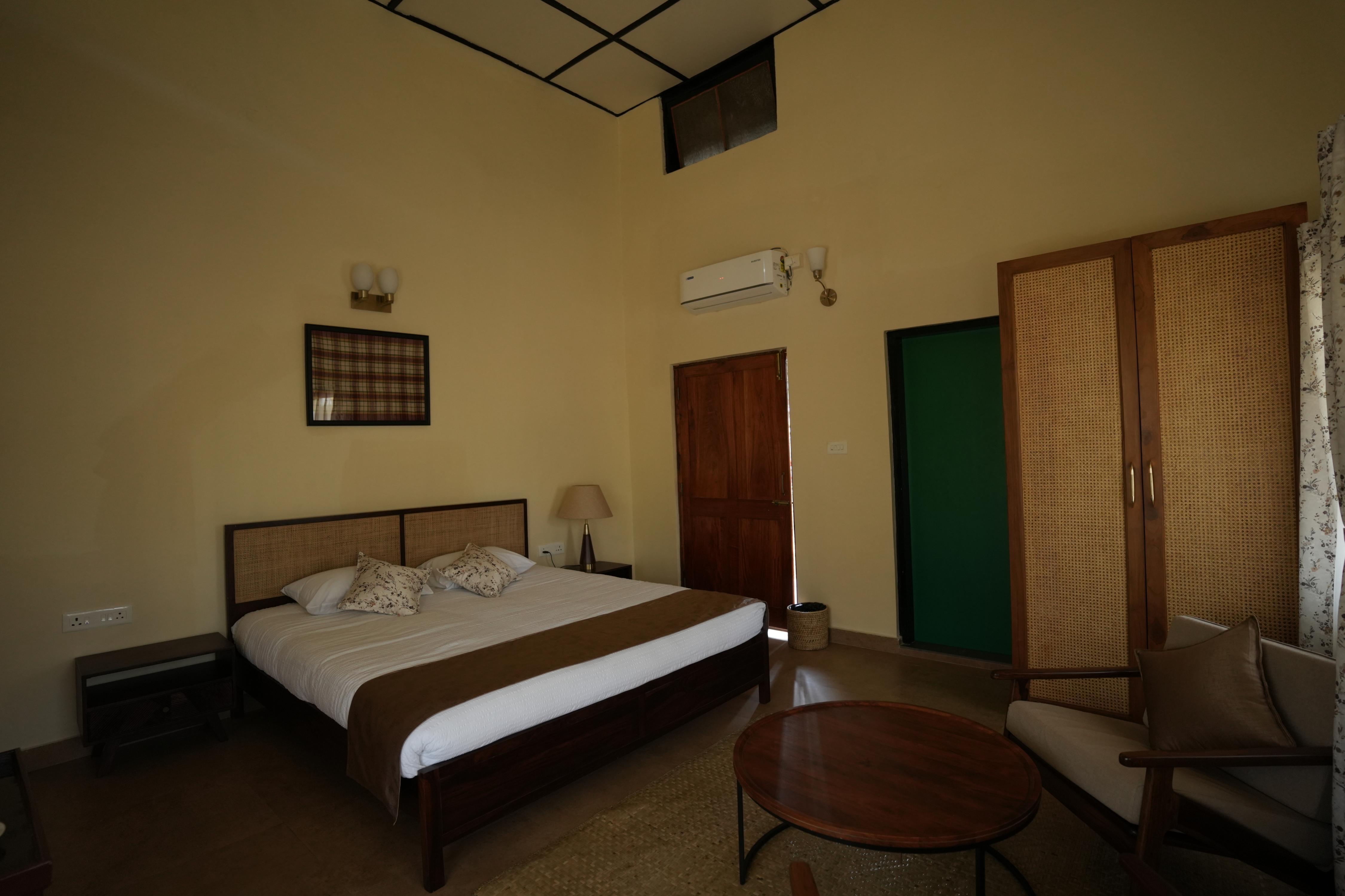 Ri Sai Stays Room Type - Deluxe Cottage Room 1