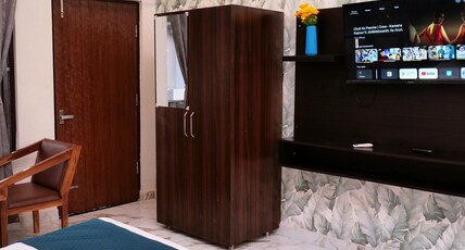 Corbett Nature Walk | Forest-View Pool Retreat, 2Mins Sitabani Jungle Safari Room Type - King Room with Balcony