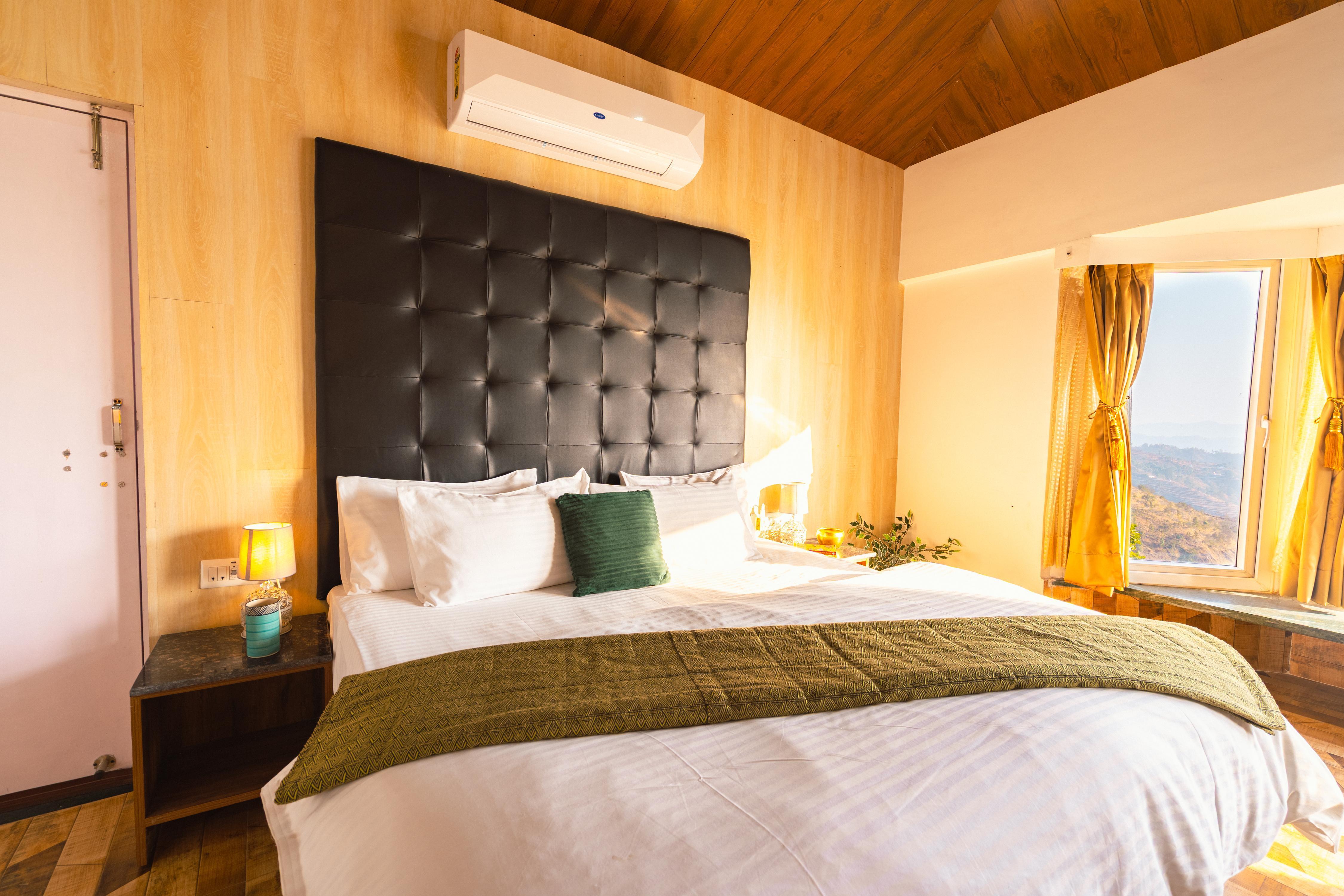 Lans Bliss Villa 3BR Mountain Views by Homeyhuts