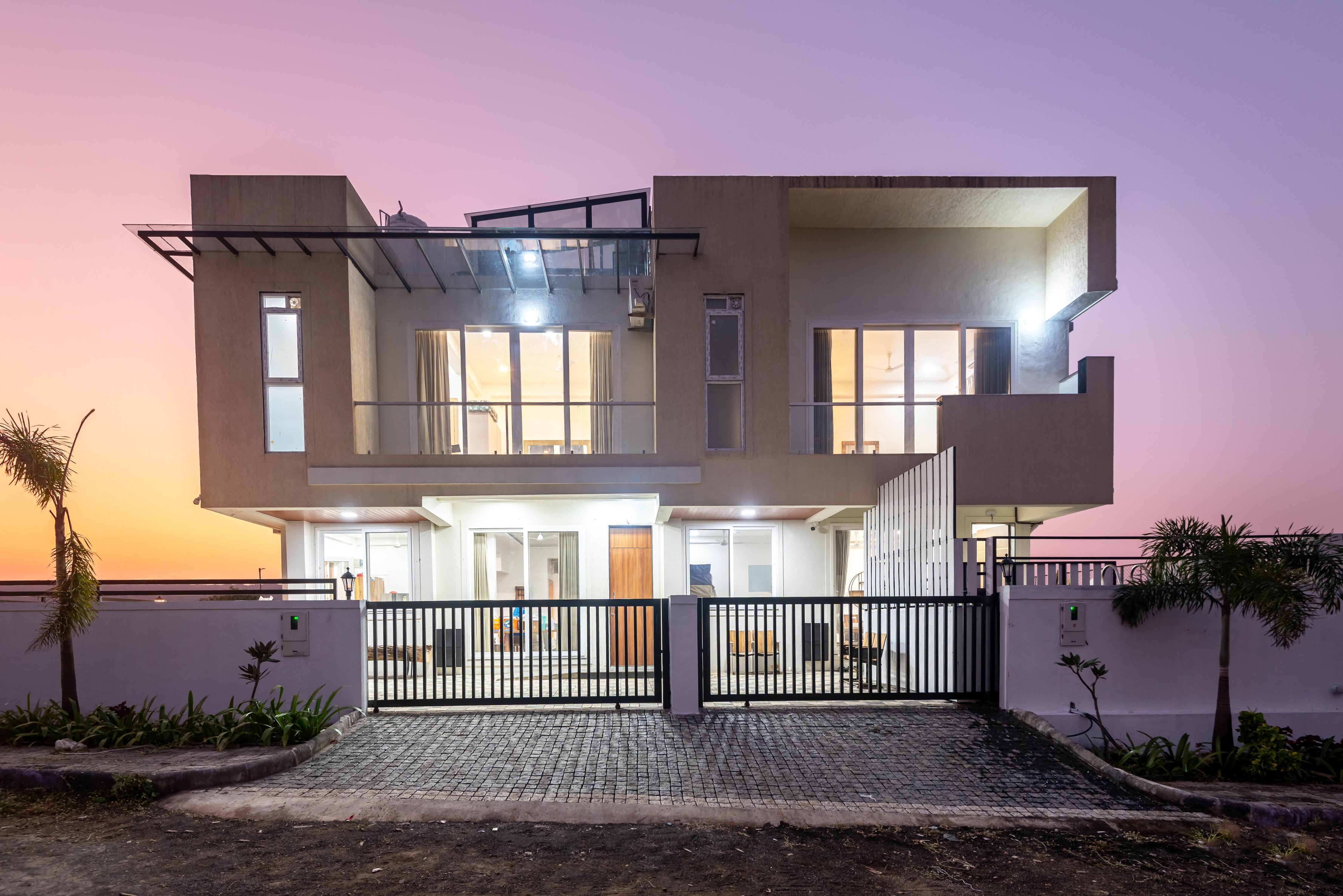 ELIVAAS White House 7-BHK Villa With Outdoor Pool & Hill Views