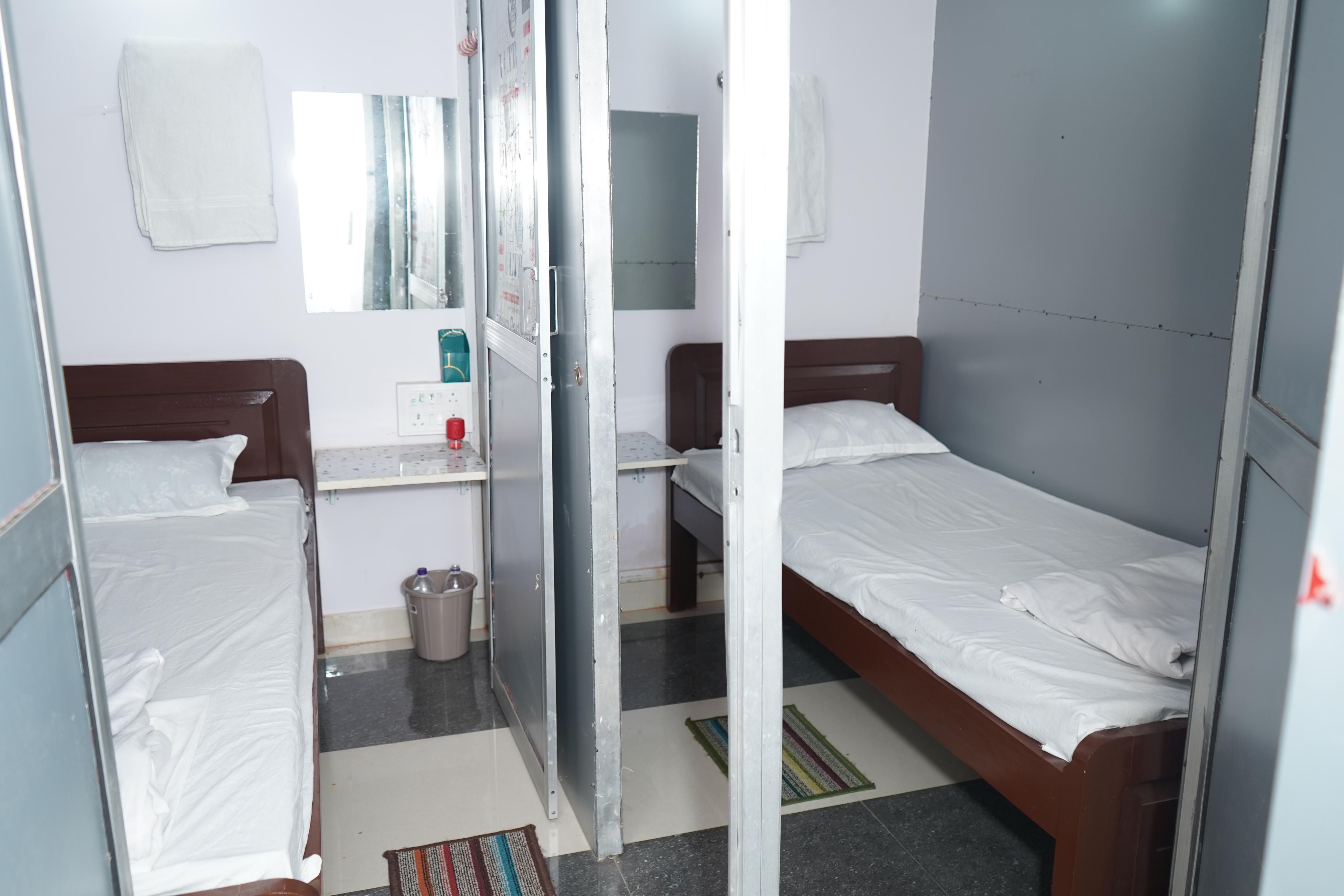 MEERA GUEST HOUSE - Tap to explore photos