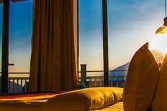 Hamta 270 Cliff Resort - 270 Degree Mountain View Suites, Sethan Manali