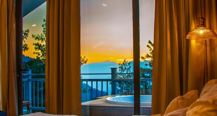 Hamta 270 Cliff Resort - 270 Degree Mountain View Suites, Sethan Manali Room Type - Queen Alpine Suite with Jacuzzi