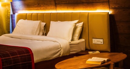 Hamta 270 Cliff Resort - 270 Degree Mountain View Suites, Sethan Manali Room Type - King Summit Suite with Jacuzzi