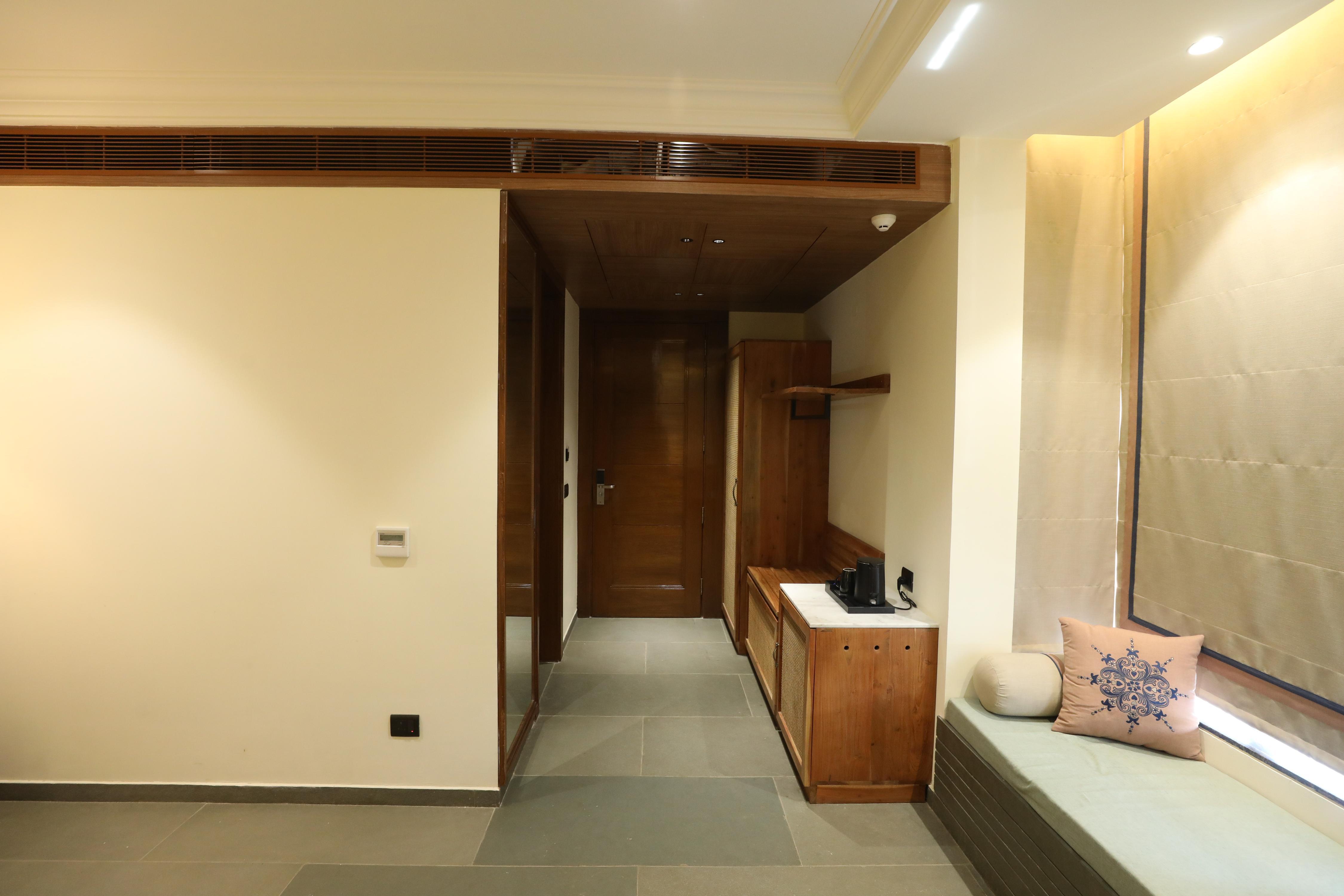 Akhyana Hotel Near Unitech Cyber Park - Tap to explore photos