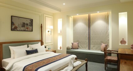 Akhyana Hotel Near Unitech Cyber Park Room Type - Luxury Room