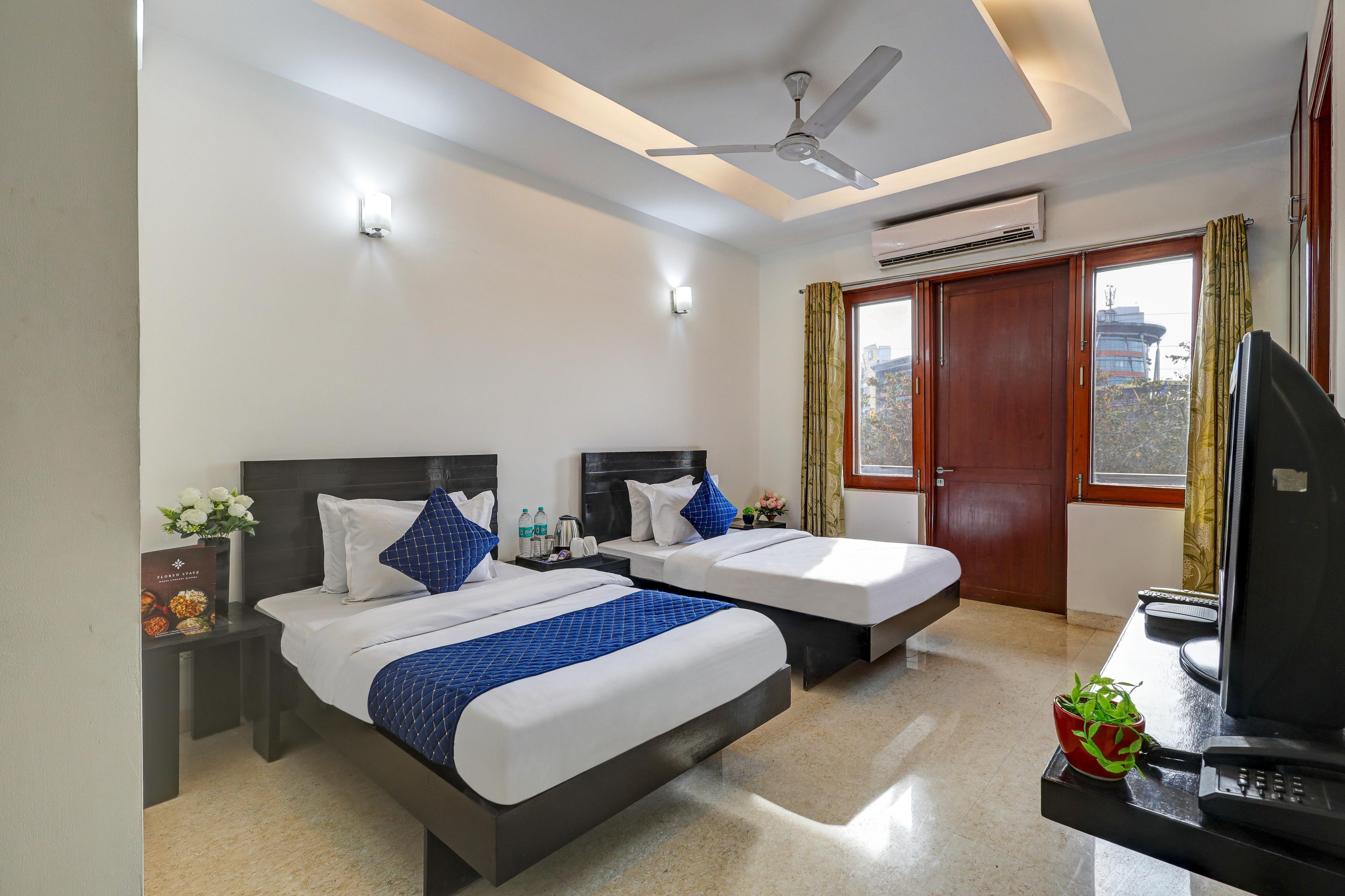 Floryn Stayz-Huda City Centre Room Type - Twin Room With Balcony