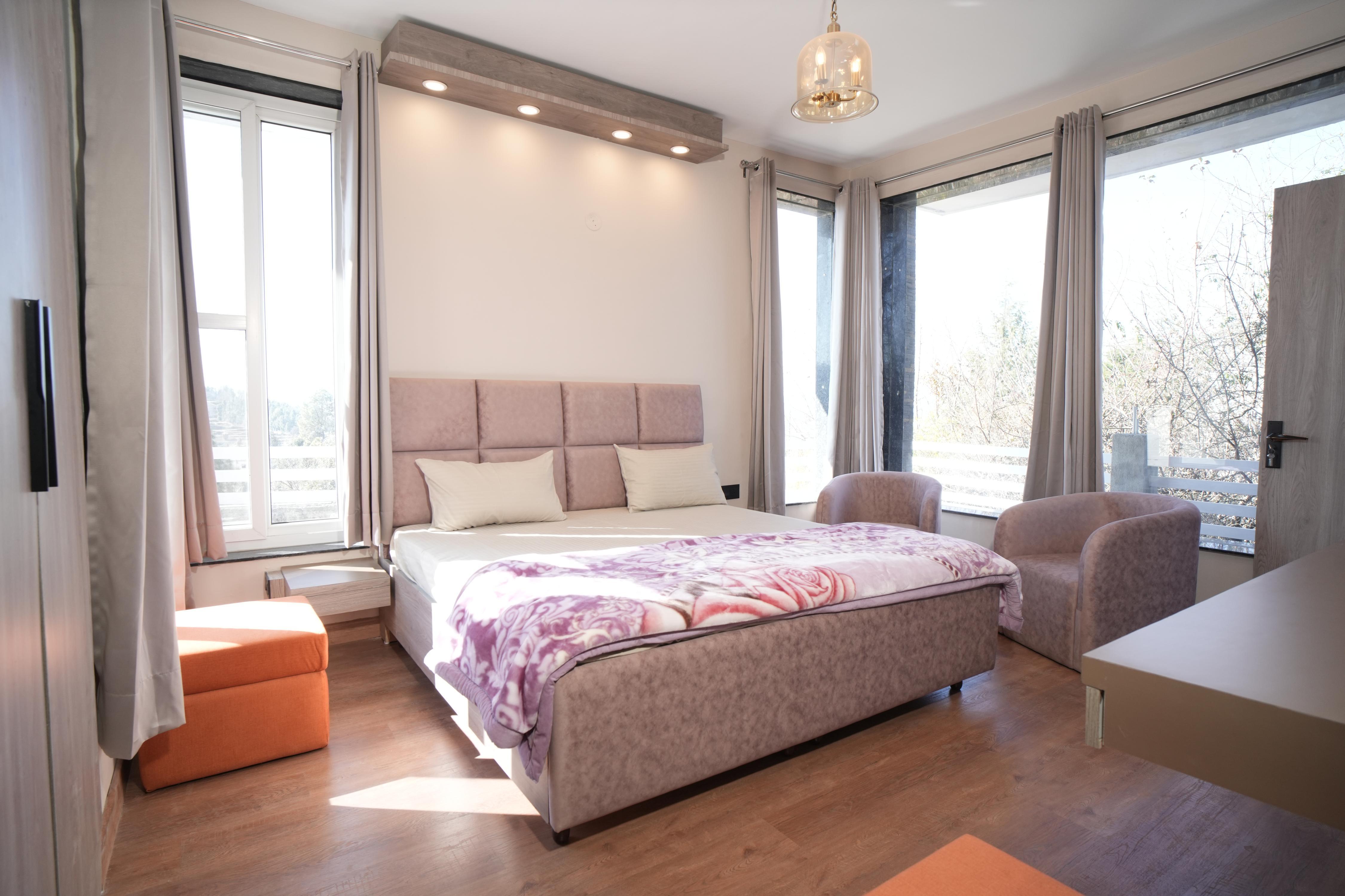 The Pine Vista  Mukteshwar  3bhk wi fi Cook