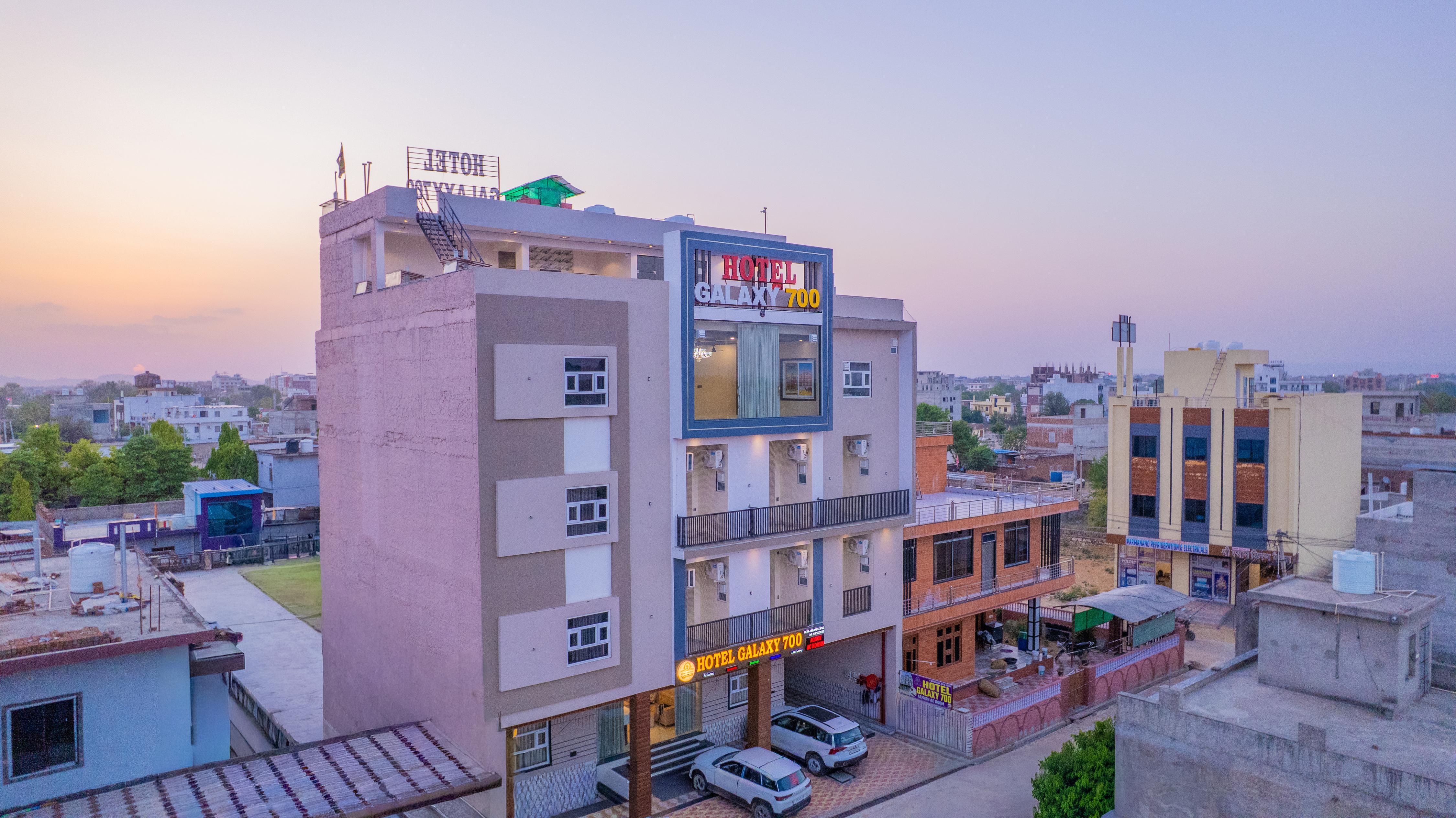 HOTEL GALAXY 700