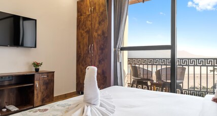 The Neeraj Ganga Ranimahal With Ganga Ghat Access Room Type - Two Bedroom Apartment With Ganga View and Jacuzzi The Neeraj Ganga Ranimahal With Ganga Ghat Access Room Type - Two Bedroom Apartment With Ganga View and Jacuzzi