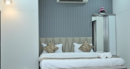 HOTEL SHREE NIWAS INN Room Type - King Bed Suite with Balcony HOTEL SHREE NIWAS INN Room Type - King Bed Suite with Balcony