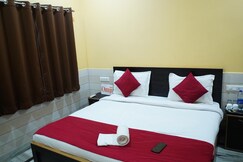 Omji Ashram - Pyare Mohan Dham | 500m from Banke Bihari Temple